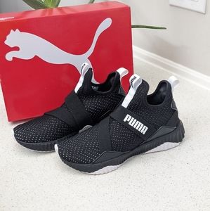 Puma Defy Mid Core runners